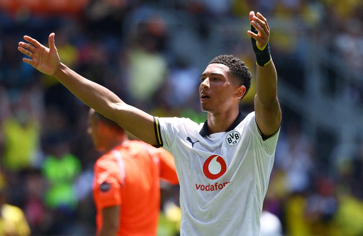 Fan trố mắt khi Jobe copy màn ăn mừng của anh trai Jude Bellingham - Ảnh 1.