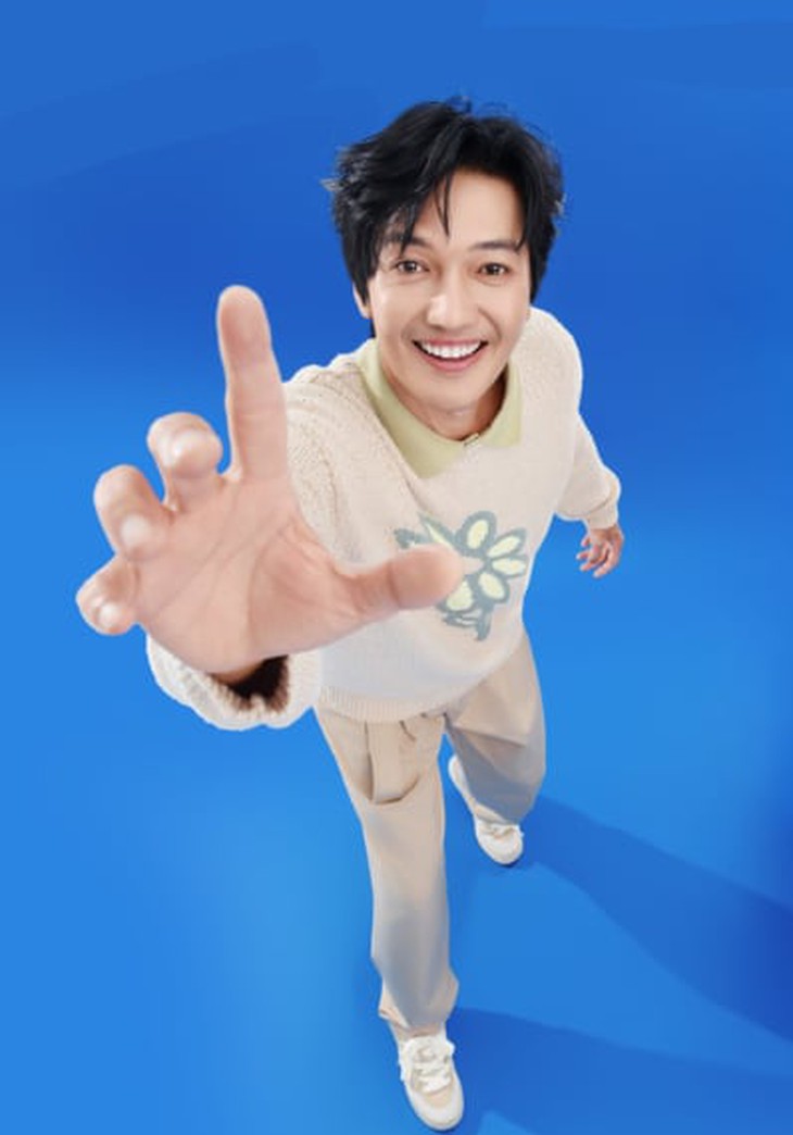 Quang Tuấn chỉ biết 'cười và cười' giữa dàn cast show truyền hình thực tế - Ảnh 1.