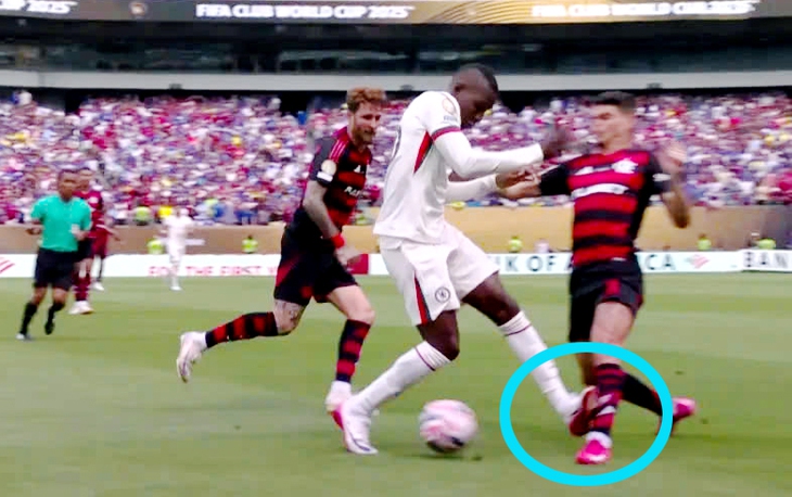 Chelsea muốn bán Jackson sau chiếc thẻ đỏ gây sốc ở FIFA Club World Cup - Ảnh 1.