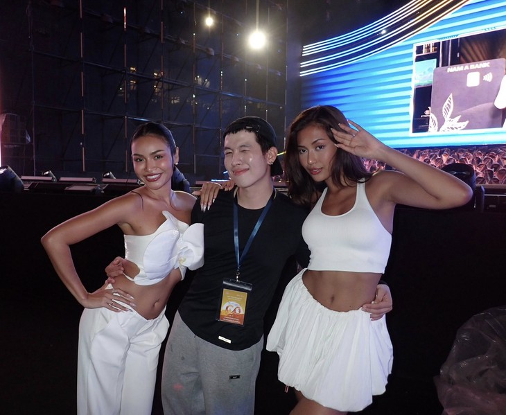 Mew Amazing - Ảnh 1.