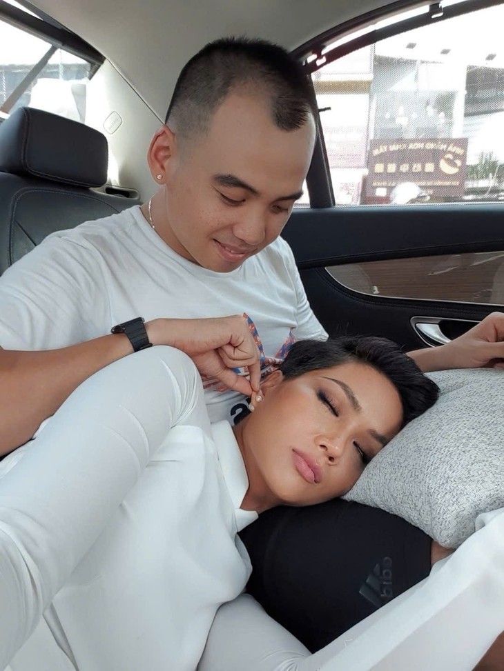 Cuộc sống 'kỳ lạ' của H'Hen Niê sau lấy chồng nhiếp ảnh gia - Ảnh 4.