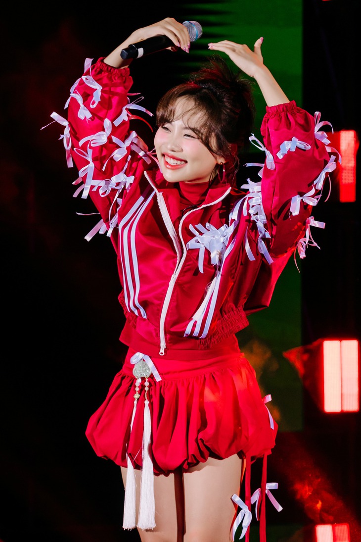 Quản lý nói gì khi Phương Mỹ Chi chiến thắng đại diện Trung Quốc, vào top 4 'Sing! Asia' - Ảnh 2.