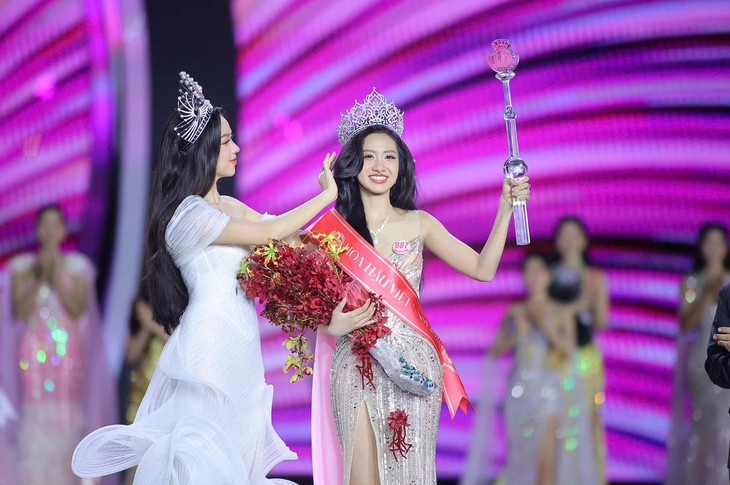 Bố mẹ Hà Trúc Linh: 'Chỉ gửi vài trăm cho con mua son phấn thi hoa hậu'  - Ảnh 4.