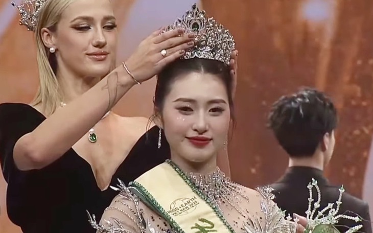 Màn ứng xử vấp váp gây cười của tân 'Hoa hậu Trái Đất Việt Nam 2025' - Ảnh 3.