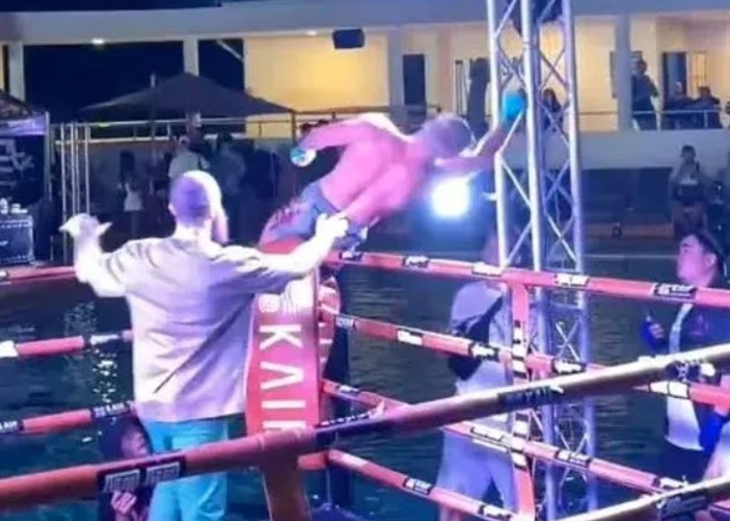 Tay đấm quyền anh Ivan Parshikov bị điện giật suýt rớt khỏi võ đài - Ảnh 1.