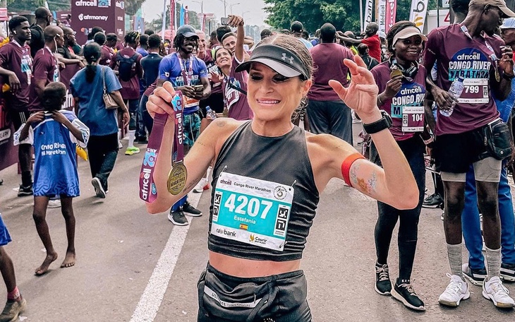 Nữ sinh bị tước HCV điền kinh vì ăn mừng bằng bình xịt cứu hỏa - Ảnh 4.