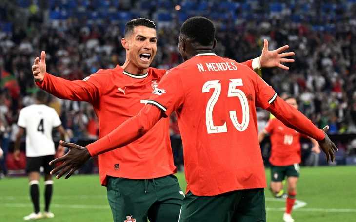Cristiano Ronaldo bị ‘cà khịa’ sau phát ngôn về Quả bóng vàng - Ảnh 2.