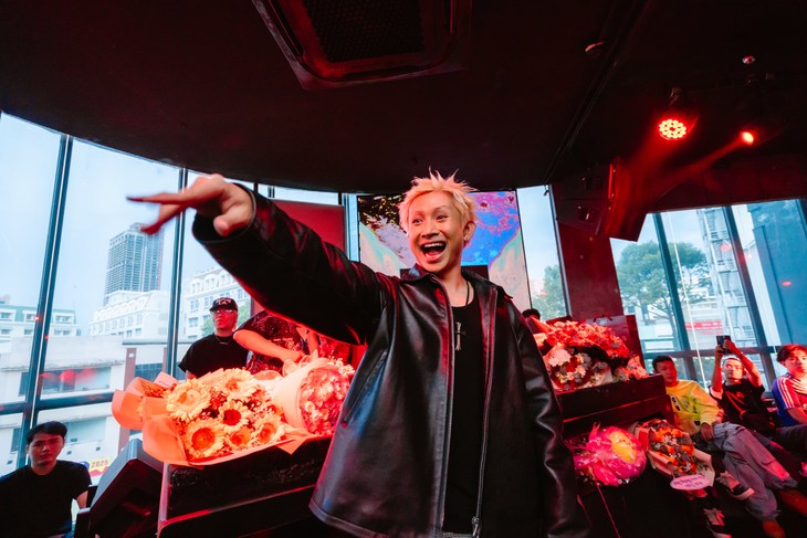 Ricky Star: Từ 'ngôi sao 4 nón vàng' đến hành trình tìm lại chính mình cùng 'Đôi chân đi' - Ảnh 1.