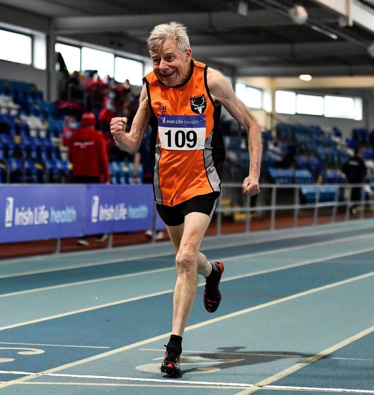 Cụ ông 81 tuổi giành HCV điền kinh sau hơn 70 năm - Ảnh 1.