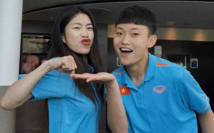 Coco Gauff hài hước khi nhận cúp Roland Garros mini về nhà - Ảnh 5.