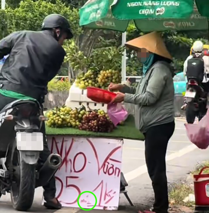 Thử tài tinh mắt: 'Nho vườn' 25.000 đồng/kg ở khu vực Suối Tiên - Ảnh 1.