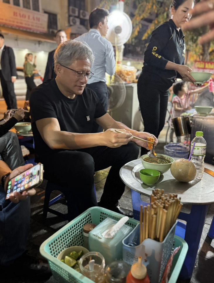 Nhà sáng lập Nvidia không ngại khoe từng làm bồi bàn, rửa bát thuê - Ảnh 3.