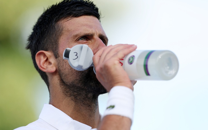 ‘Búp bê Nga’ Sharapova rớt nước mắt với thử thách cánh gà siêu cay - Ảnh 5.