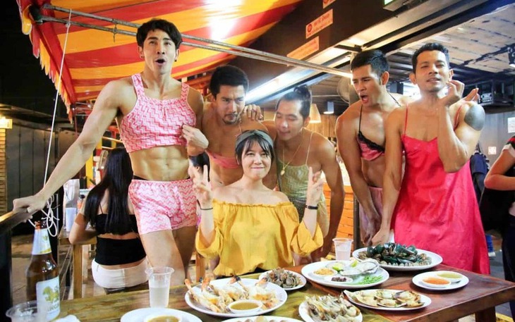 Xôn xao vụ cô gái bị người Hàn Quốc 'tương tác' trong tiệm photobooth ở Hà Nội - Ảnh 3.