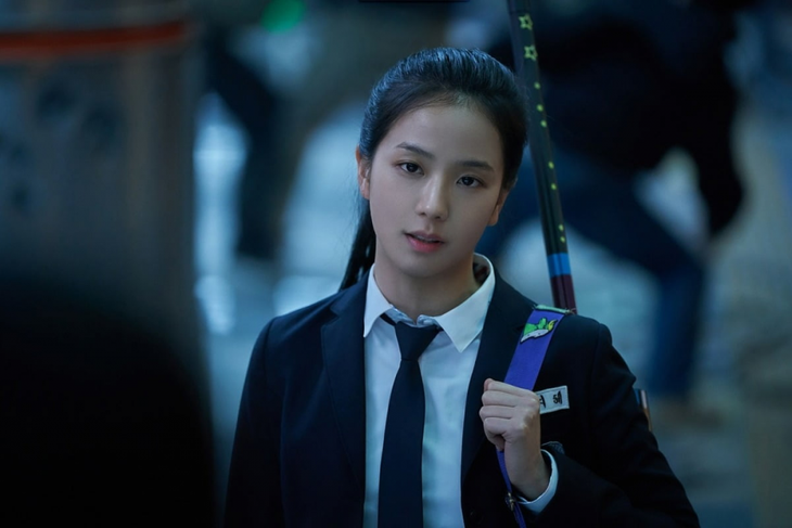 Ồn ào xoay quanh diễn xuất của Jisoo BlackPink - Ảnh 1.