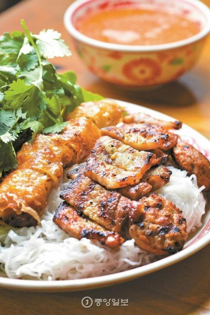 Vì sao người Hàn ghét một thứ rau không thể thiếu trong bánh mì, phở Việt? - Ảnh 3.