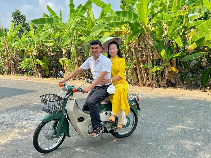 Vợ kém 26 tuổi của Tiết Cương: 'Tôi cưới anh không vì danh tiếng, vật chất'  - Ảnh 3.