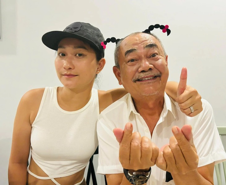 Những chuyện tình lệch hàng chục tuổi trong showbiz Việt  - Ảnh 6.