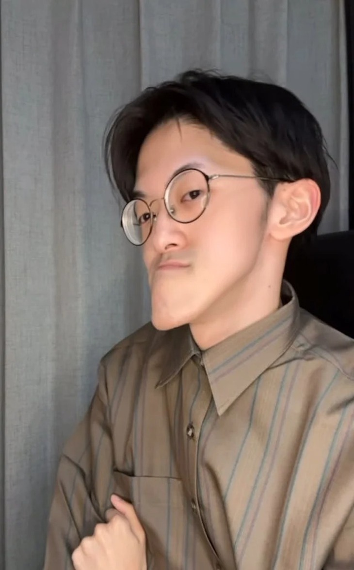 Đổi đời nhờ được công nhận 'chiếc cằm dài nhất thế giới' - Ảnh 1.