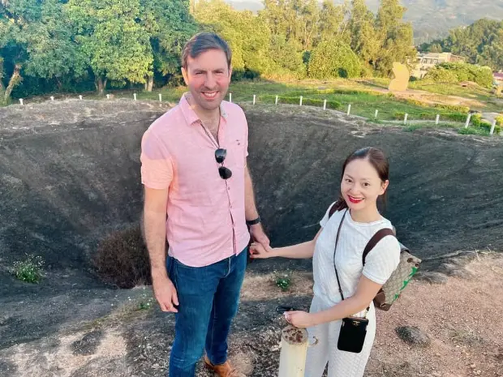 Lan Phương và chồng Tây cao hơn 2m sống ra sao trước khi ly thân? - Ảnh 4.