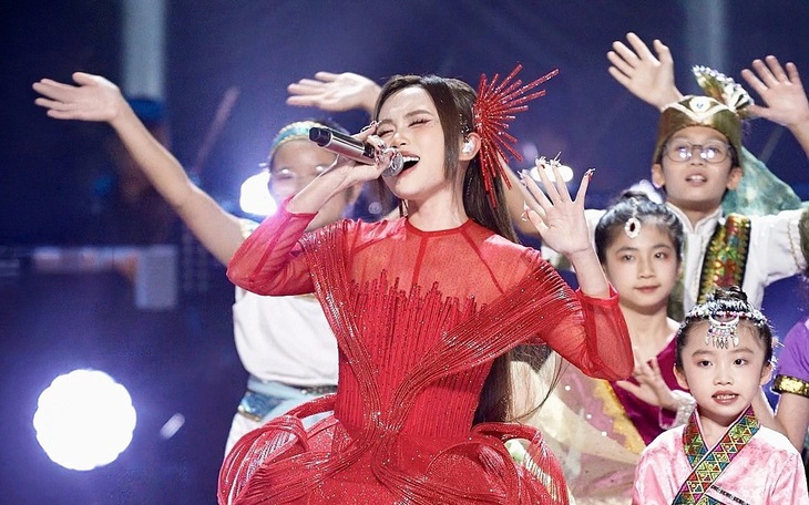 Lan Phương nộp đơn ly hôn chồng Tây cao hơn 2m, hé lộ nhiều góc khuất - Ảnh 4.