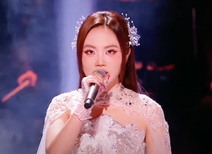 Phương Mỹ Chi hát 'Lạc trôi' gây sốt: Có xin phép Sơn Tùng M-TP? - Ảnh 1.