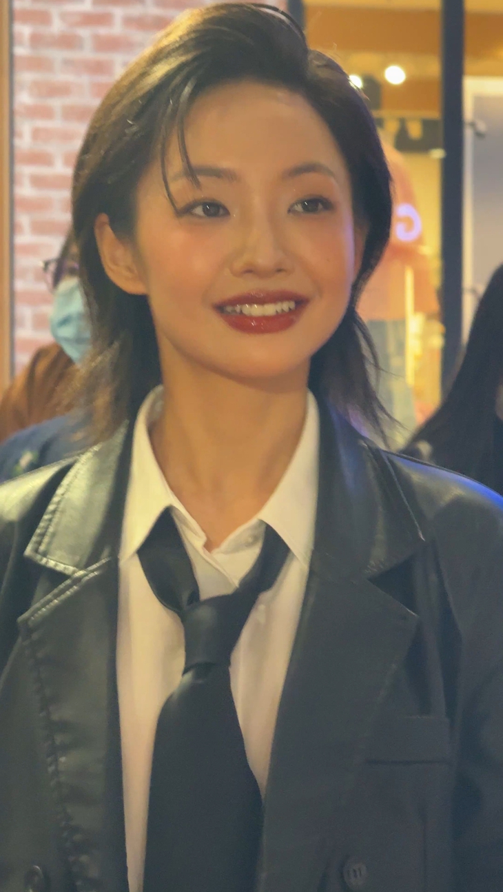 Không thể nhận ra Hoàng Hà - nàng thơ trong veo của màn ảnh Việt - Ảnh 2.