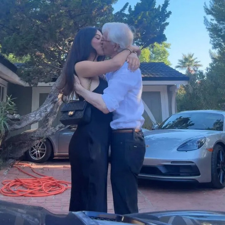 Cô gái 25 tuổi đổ gục trước vẻ đẹp trai của cụ ông 76 - Ảnh 2.