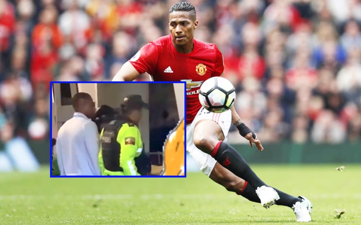 Trận đấu diễn ra trong tối tăm vì mất điện do phá hoại - Ảnh 3.