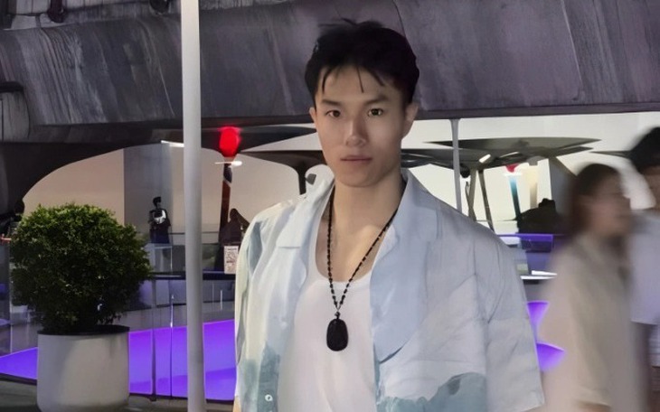 Đội bóng Trung Quốc dán bùa vào phòng thay đồ đối thủ - Ảnh 5.