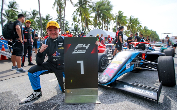 Kỳ tích chạy marathon trên máy sau 40 cuộc phẫu thuật của nữ runner mắc hội chứng hiếm gặp - Ảnh 5.