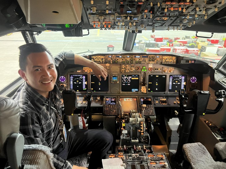 Con trai ruột 35 tuổi của Hoài Linh ở Mỹ lần hiếm hoi lộ diện - Ảnh 2.