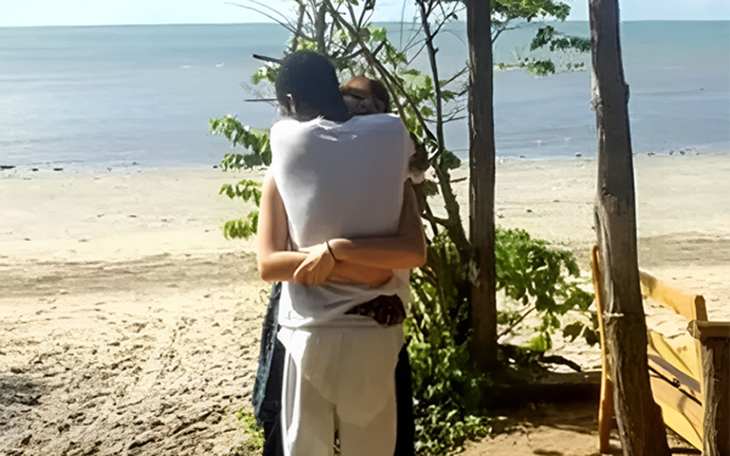 Thử tài tinh mắt: Người phụ nữ thứ 2 ở đâu? - Ảnh 8.