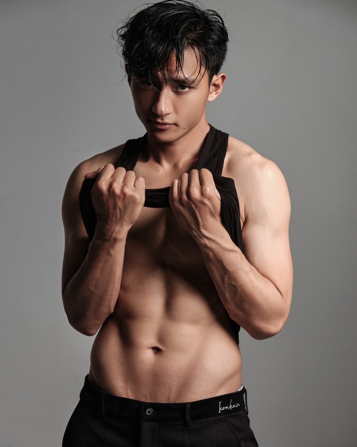 Hữu Vi tái xuất màn ảnh, có còn phong độ 'nam thần' như xưa? - Ảnh 3.