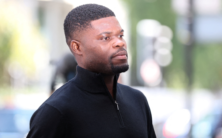 Al Nassr sẵn sàng chi gần 750 tỉ đồng để ‘nhốt’ Laporte một năm - Ảnh 4.