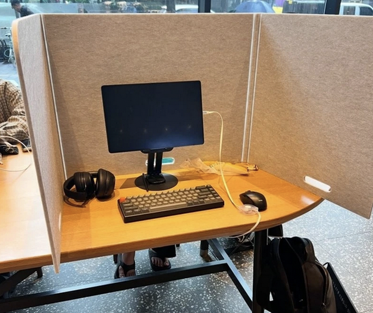 Có một quán cà phê mà khách hàng mang máy in, PC đến, chịu nổi không?! - Ảnh 3.