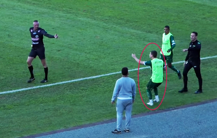 thẻ đỏ - Ảnh 1.