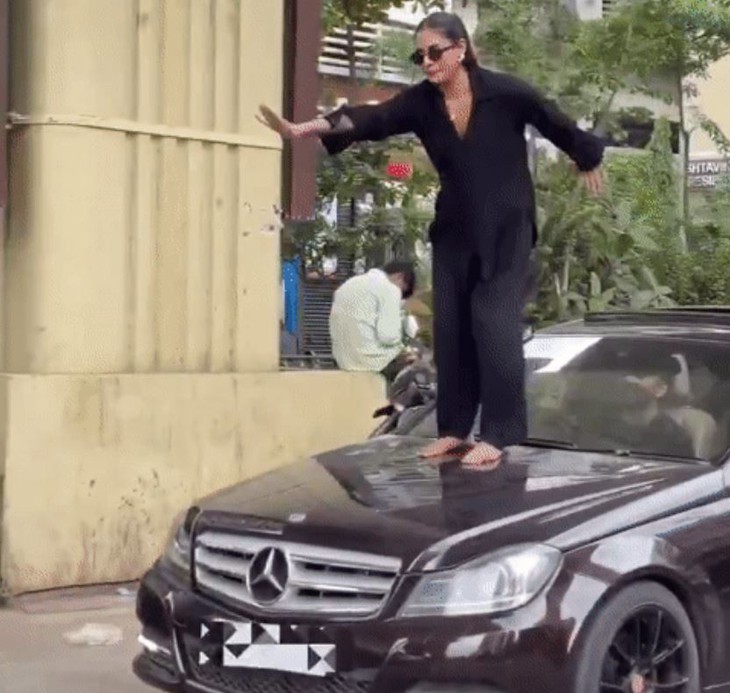 Bị tịch thu phương tiện khi buông 2 tay đu trend 'aura farming'  - Ảnh 3.