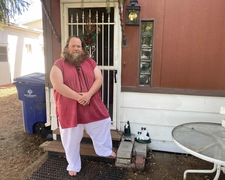 Cô gái 27 tuổi khoe nhẫn đính hôn với AI sau 5 tháng ‘hẹn hò’ - Ảnh 2.