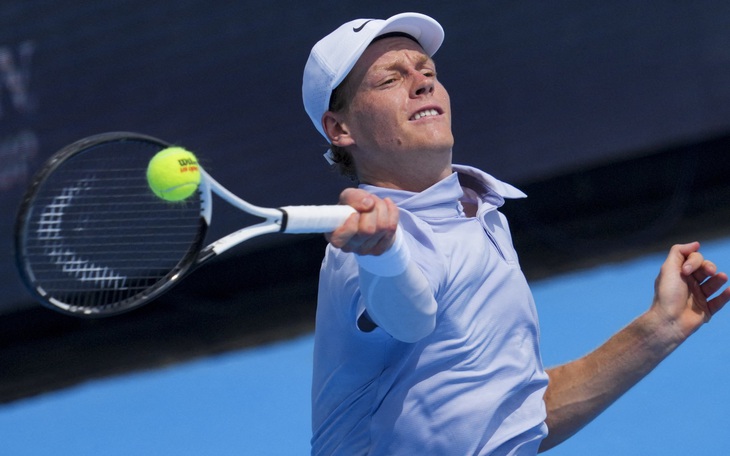 Lộ diện ‘bóng hồng’ trong điện thoại Jannik Sinner gây sốt ở US Open - Ảnh 2.