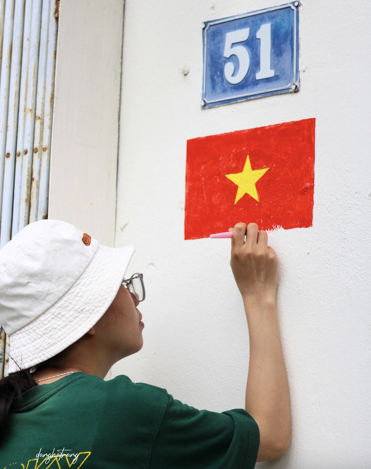 Gen Z lan tỏa trào lưu vẽ cờ Tổ quốc trên tay mừng Quốc khánh 2-9 - Ảnh 2.