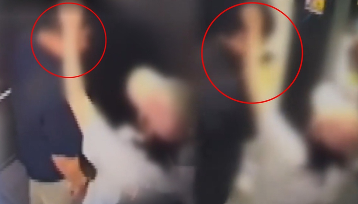 Cô gái túm tóc người đàn ông vì tưởng bị 'nhìn đểu' - Ảnh 1.