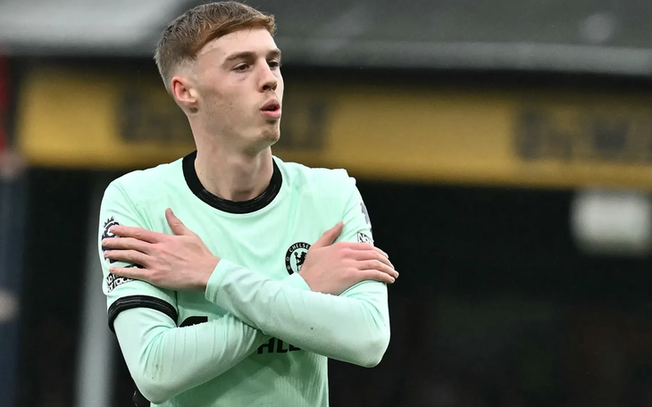 Fan bật cười với phong cách lạ mắt của Cole Palmer tại lễ hội hóa trang - Ảnh 2.