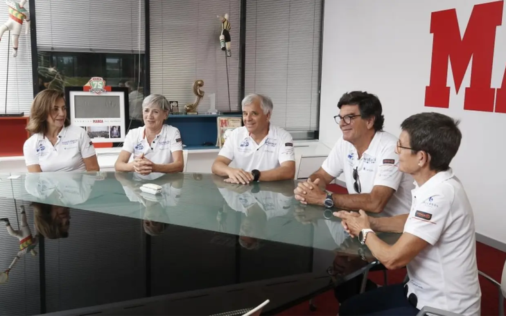 Alcaraz ngỡ ngàng khi fan chi gần 6 tỉ đồng mua thư tay của mình - Ảnh 3.