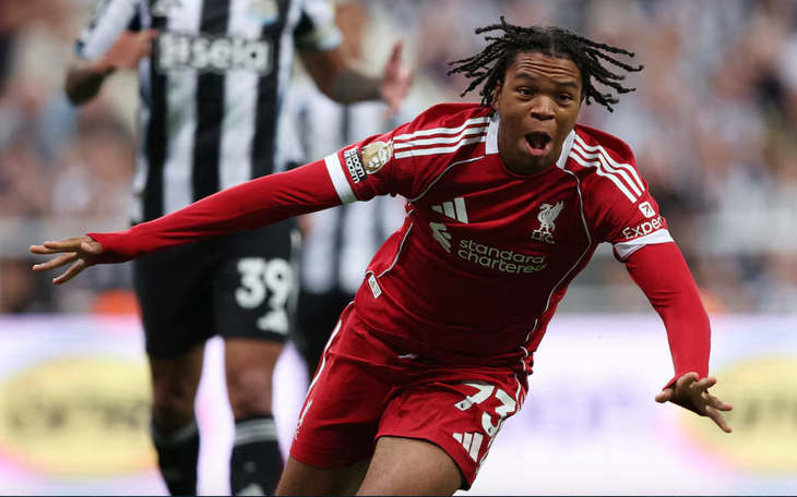 Fan bật cười với phong cách lạ mắt của Cole Palmer tại lễ hội hóa trang - Ảnh 5.