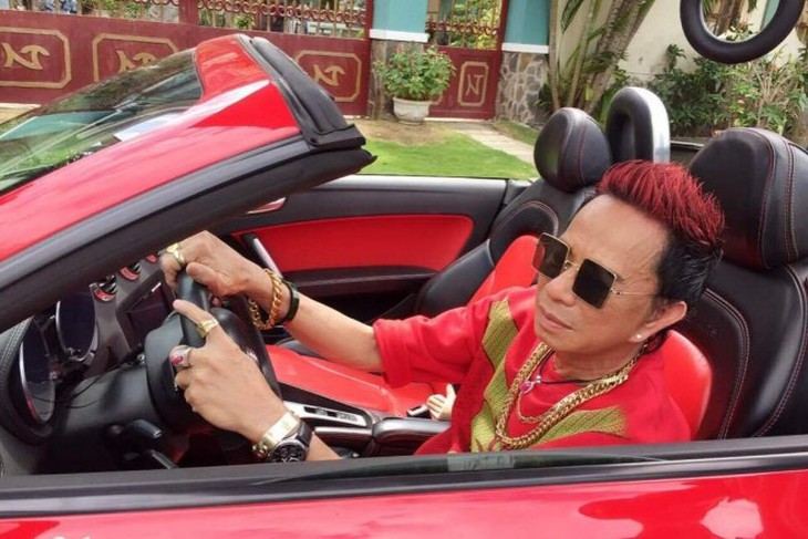 Danh hài từng ôm 300 cây vàng đi mua siêu xe nay bán cơm tấm kiếm sống - Ảnh 1.