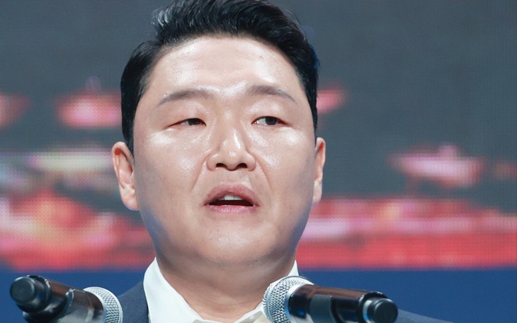 Cầu thủ Travis Kelce cười không ngớt sau thông báo đính hôn với Taylor Swift - Ảnh 6.