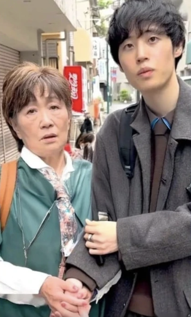 thanh niên - Ảnh 1.