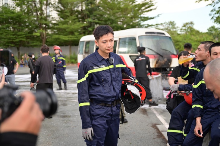 Ngô Kiến Huy, MONO vượt ám ảnh cháy nổ, đối mặt ngọn lửa sinh tử - Ảnh 2.