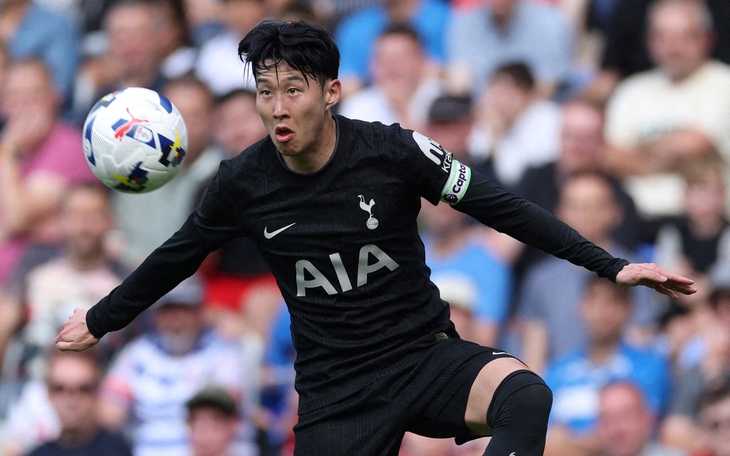 Tranh tường Lamine Yamal ở Barcelona bị vẽ thêm 7 chú lùn để cà khịa - Ảnh 4.